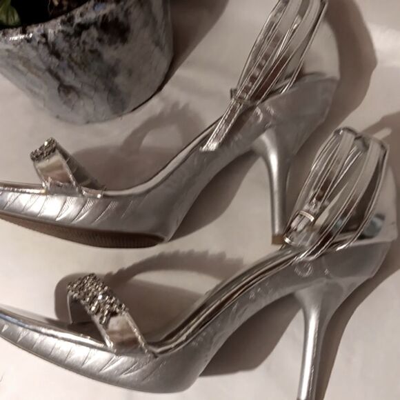 TOP Moda Silver Heels - Picture 8 of 12